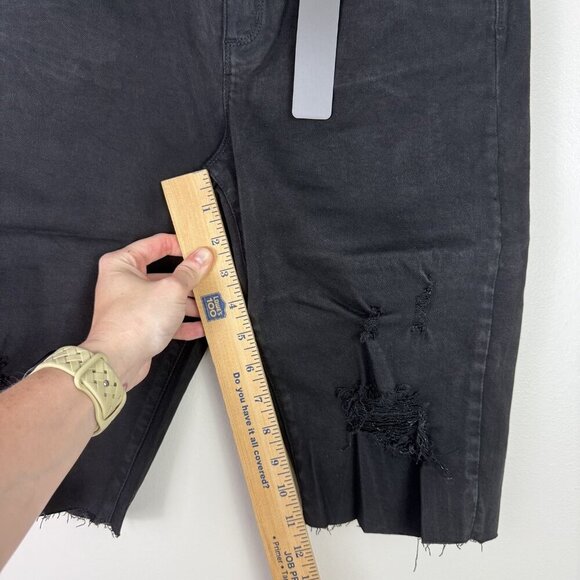 Tractr Bermuda Shorts Womens 4 Black Mid Rise Distressed Raw Hem Slim Fit NWT - Picture 9 of 12